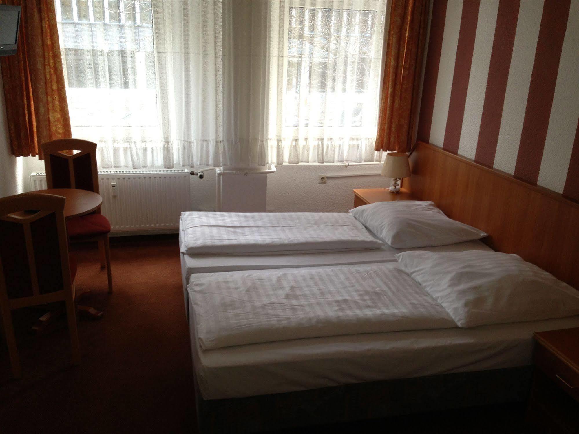 Itm Hotel Oase Hamburg-Harburg Buitenkant foto