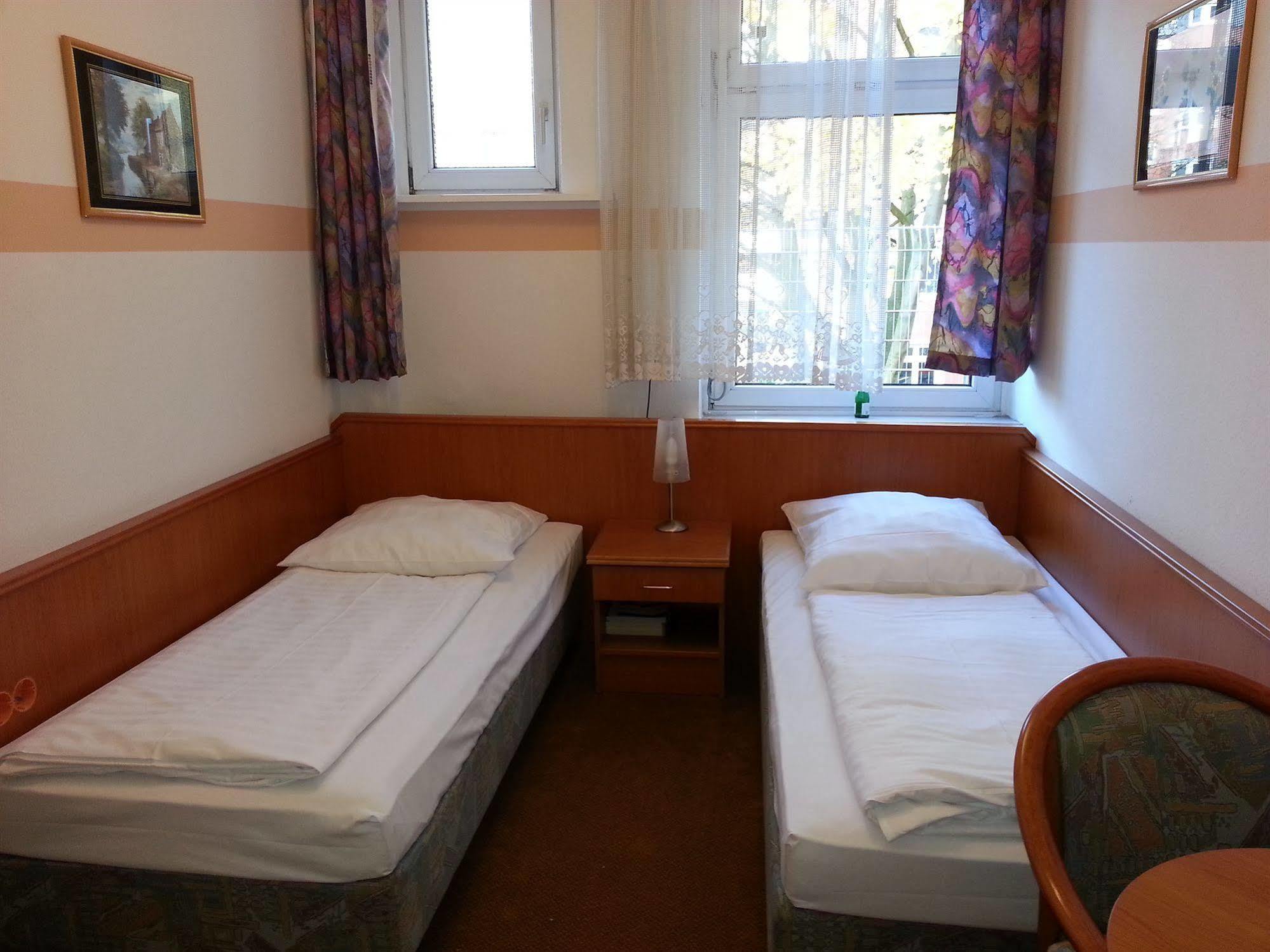 Itm Hotel Oase Hamburg-Harburg Buitenkant foto