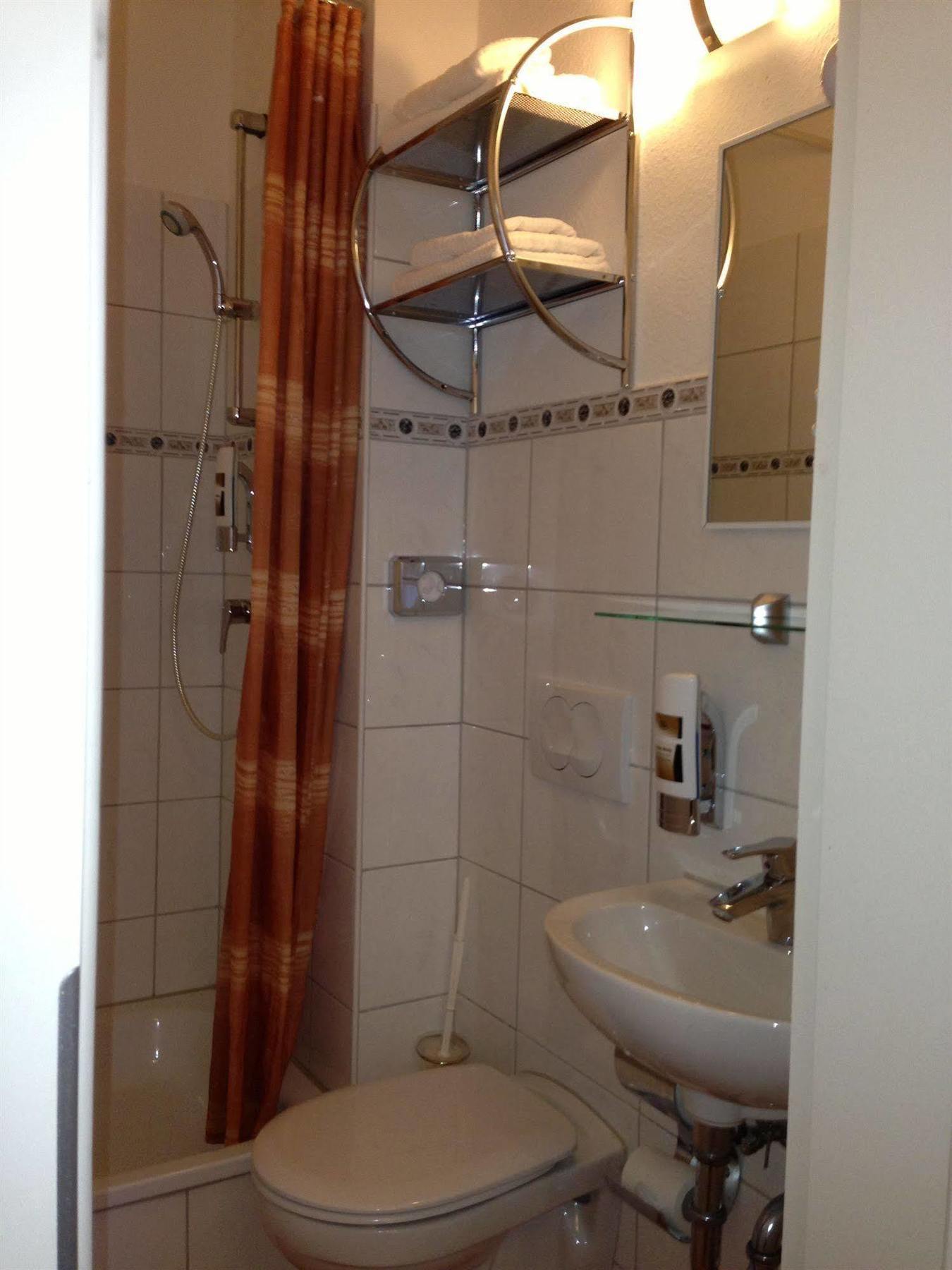 Itm Hotel Oase Hamburg-Harburg Buitenkant foto